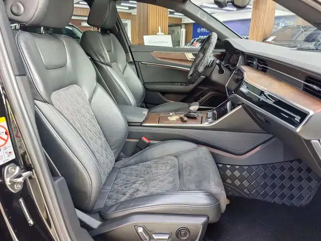 Audi A6L 2023 из CN, фото 5