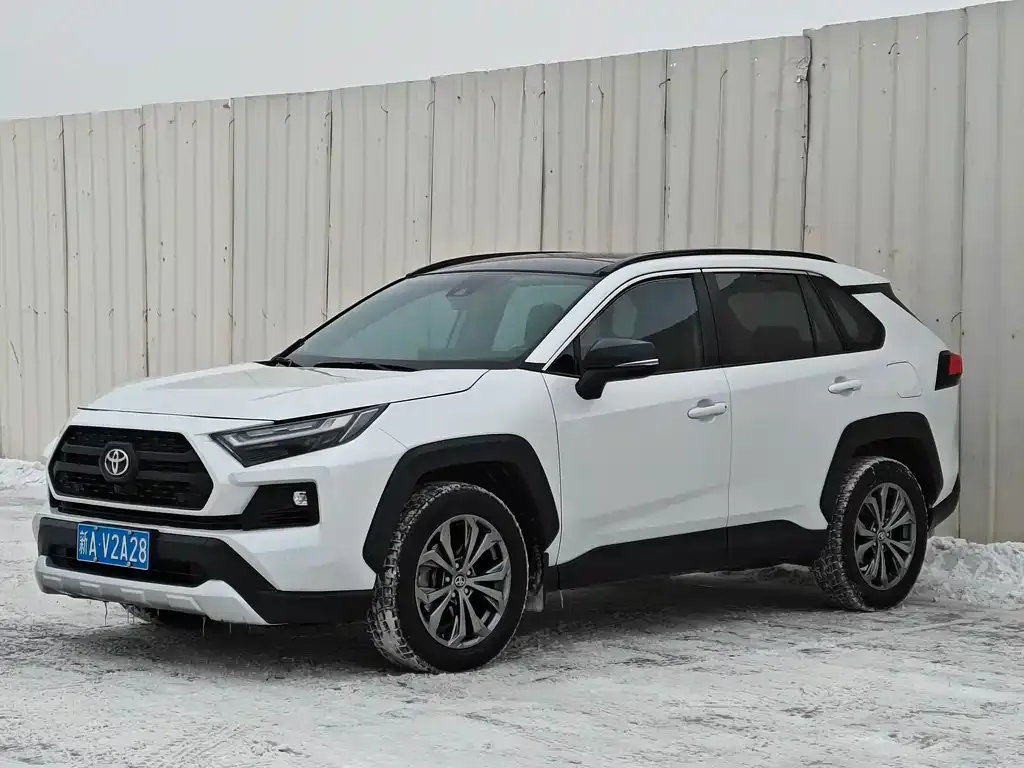 Toyota RAV4 — фото 1