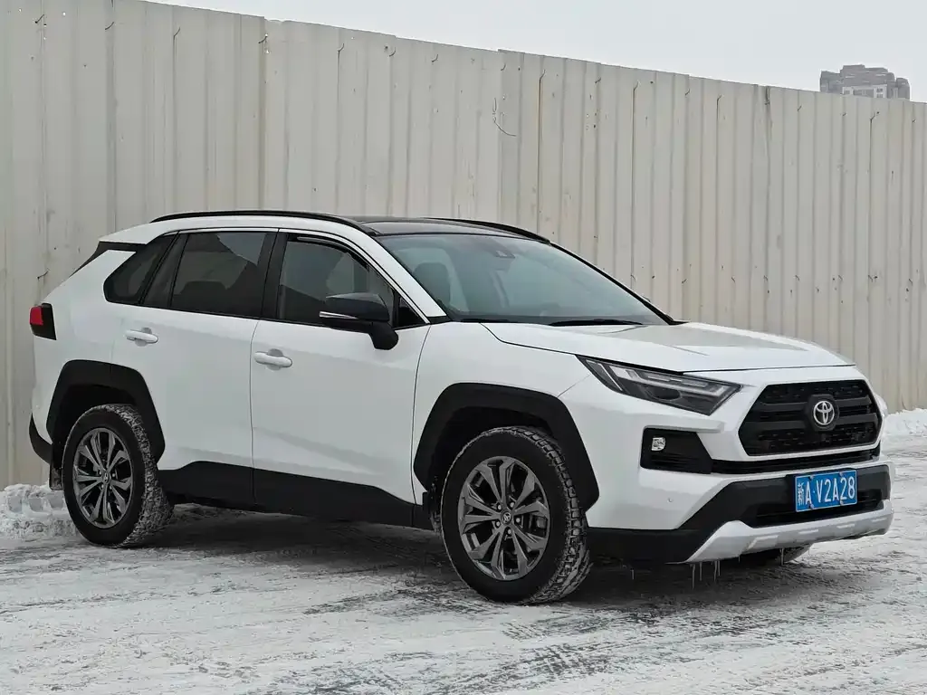 Toyota RAV4 — фото 8