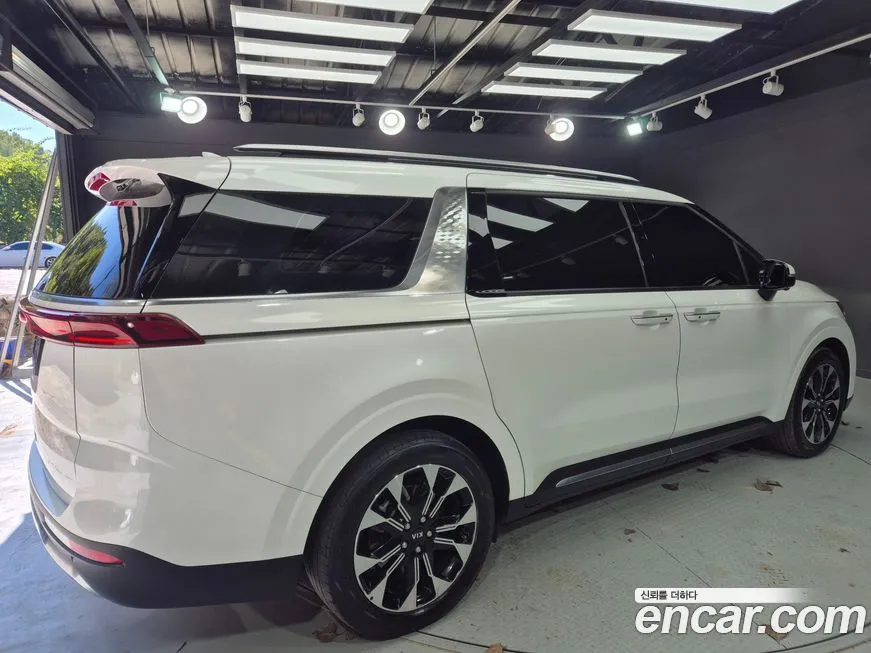 Kia Carnival — фото 10