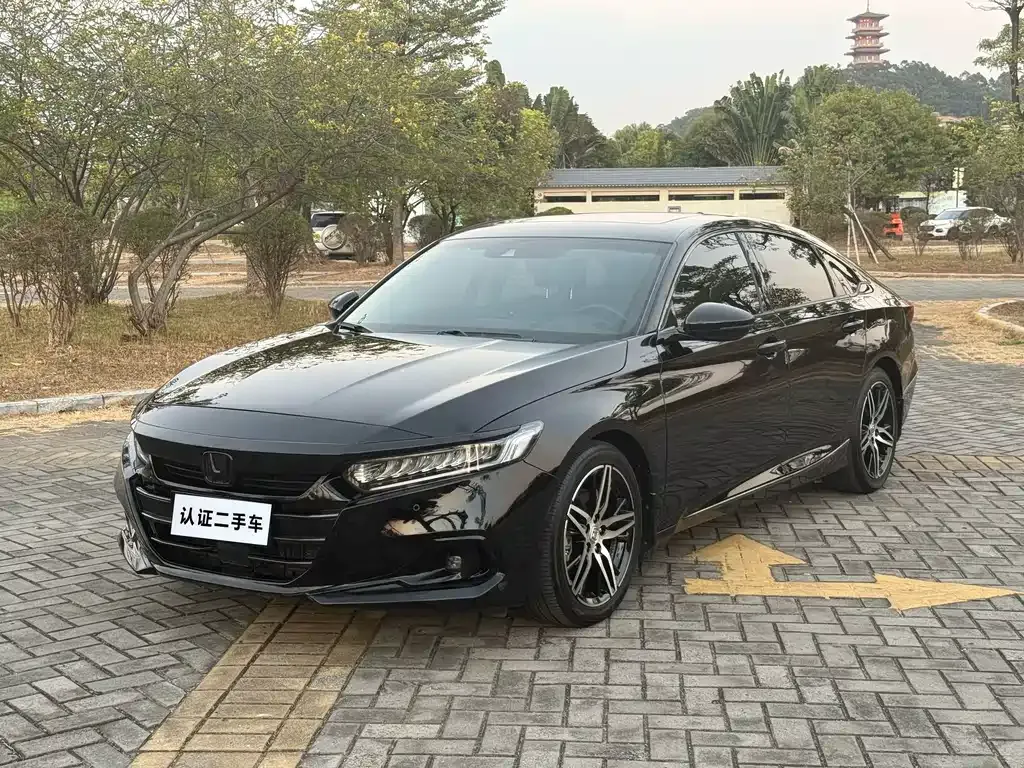 Honda Accord — фото 1