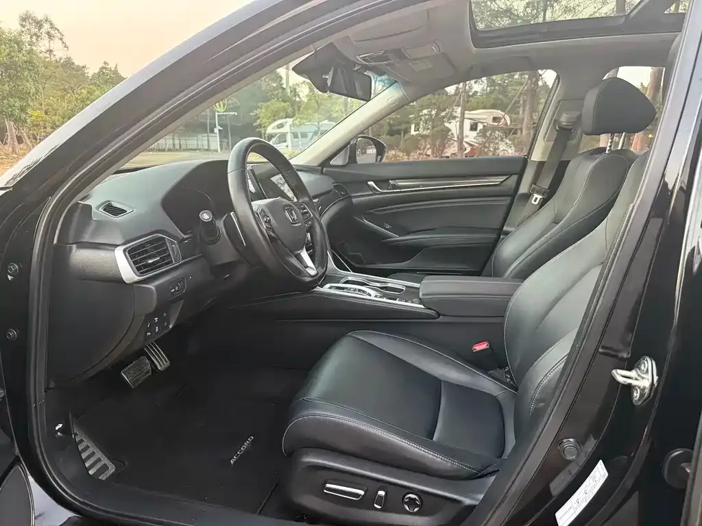 Honda Accord — фото 8