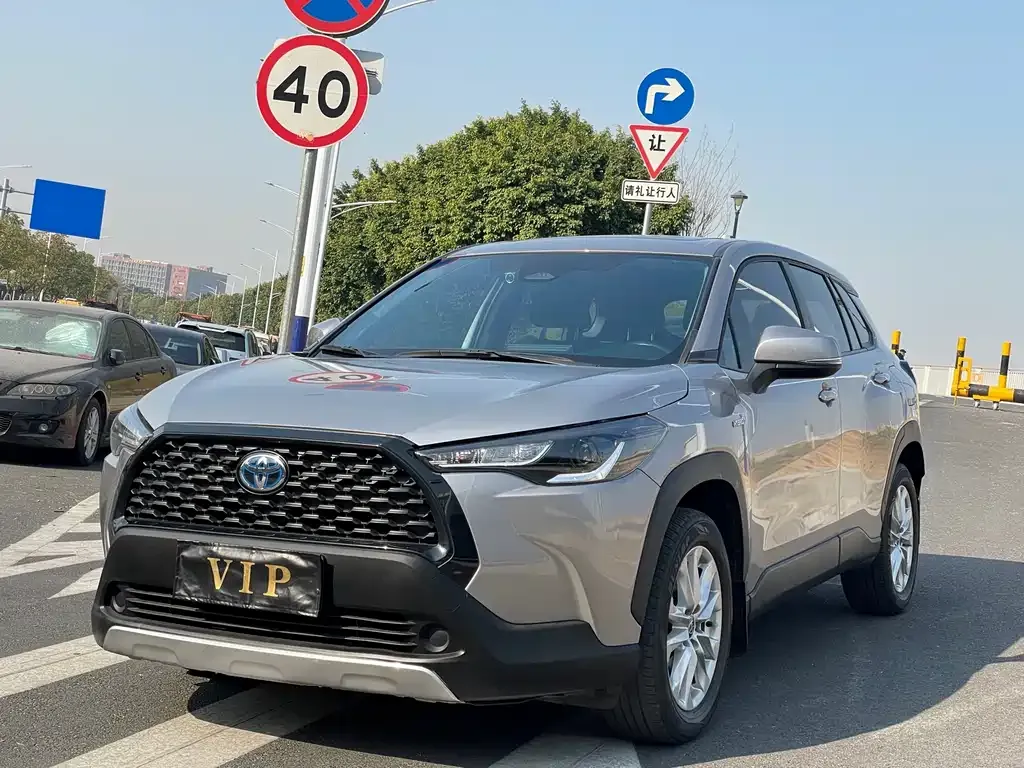Toyota Corolla Cross 2024 из CN, фото 1