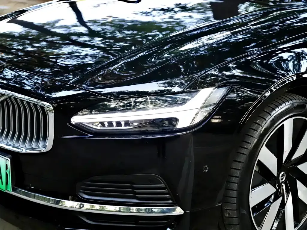 Volvo S90 PHEV 2023 из CN, фото 3