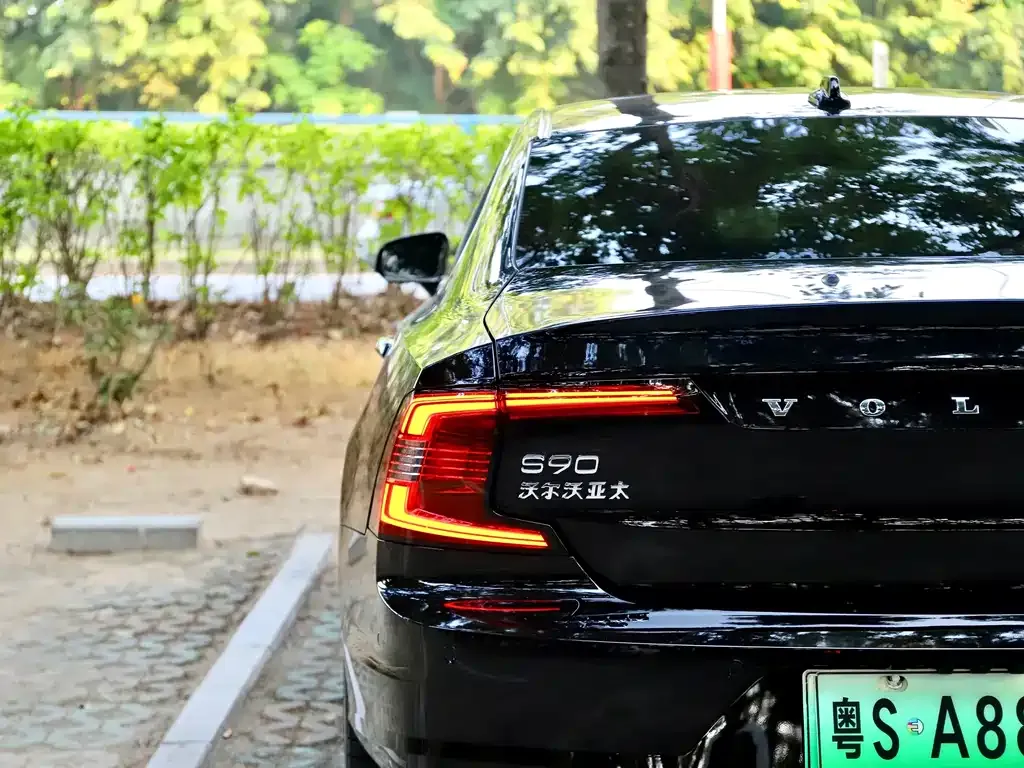Volvo S90 PHEV 2023 из CN, фото 4