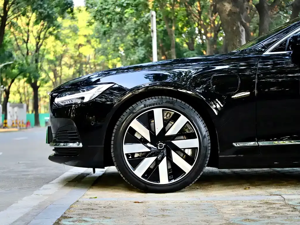 Volvo S90 PHEV 2023 из CN, фото 2