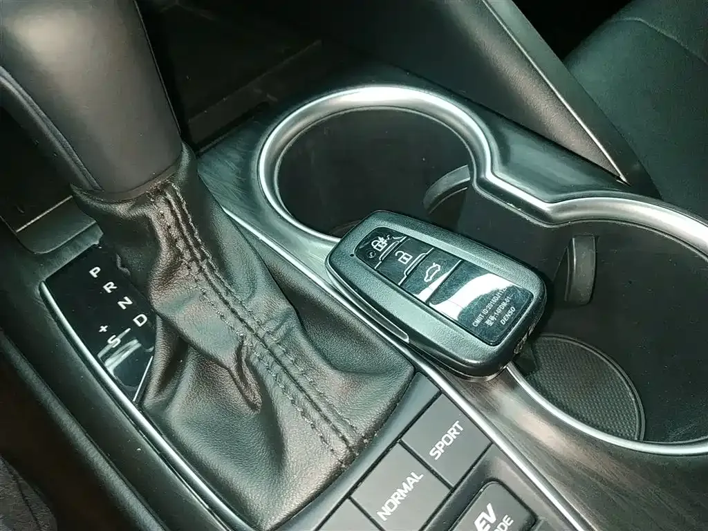 Toyota Camry 2023 из CN, фото 10