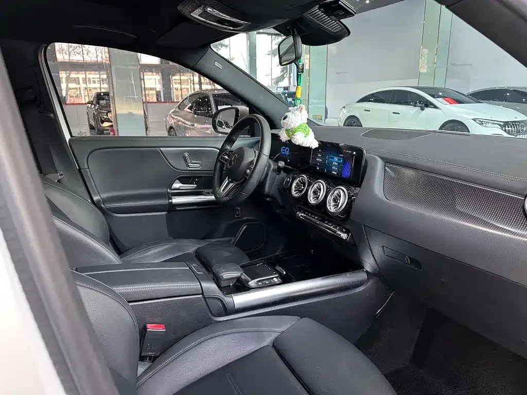 Mercedes-Benz EQA — фото 10