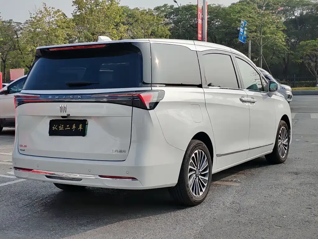 Buick GL8 Hybrid — фото 2