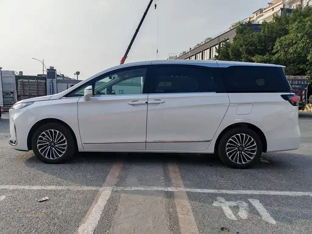 Buick GL8 Hybrid — фото 7