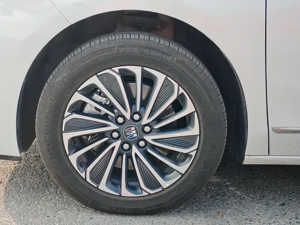 Buick GL8 Hybrid — фото 3