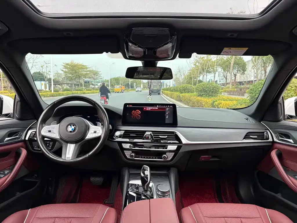 BMW 5 Series 2023 из CN, фото 2
