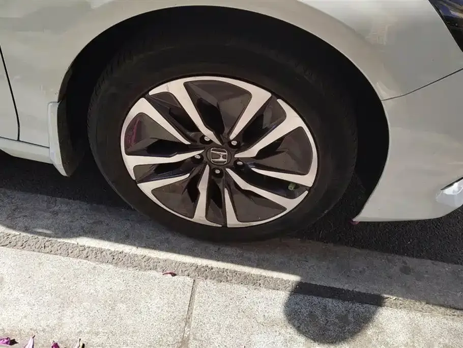Honda Accord — фото 8