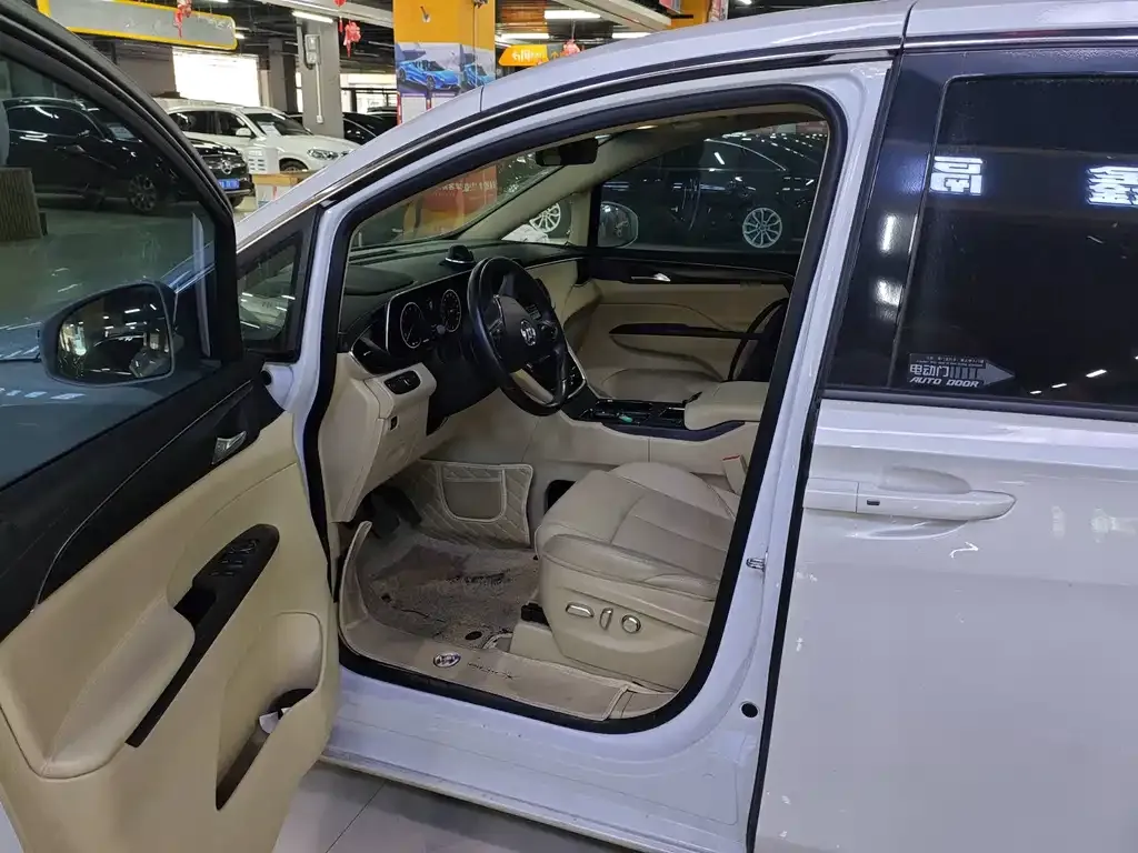 Buick GL8 2022 из CN, фото 2