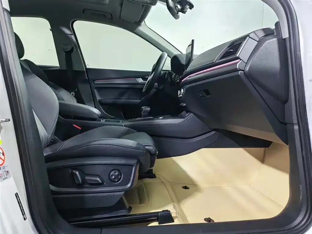 Audi Q5L 2023 из CN, фото 9