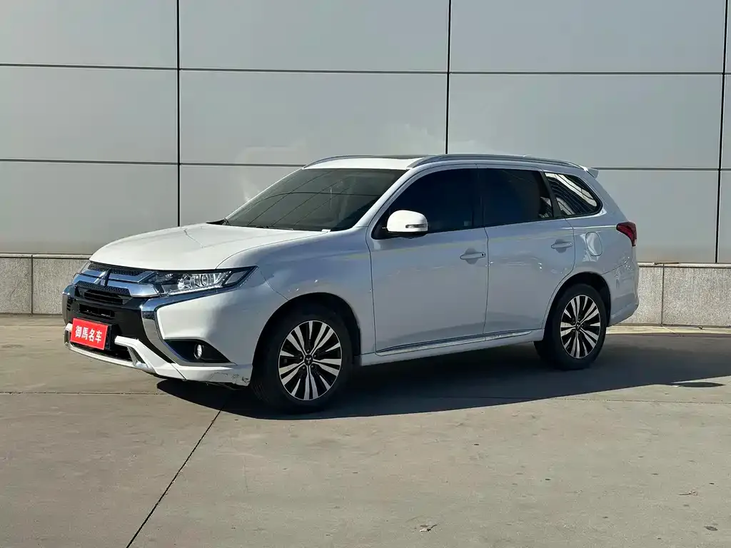 Mitsubishi Outlander 2022 из CN, фото 1