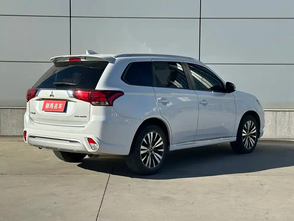 Mitsubishi Outlander 2022 из CN, фото 10