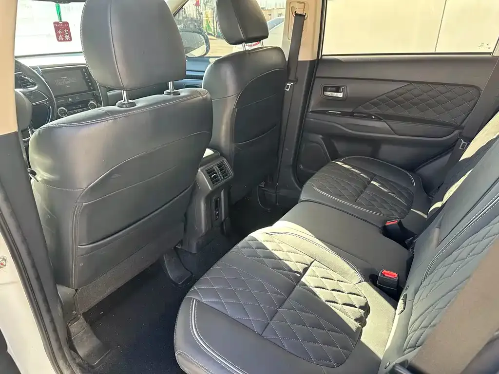 Mitsubishi Outlander 2022 из CN, фото 8