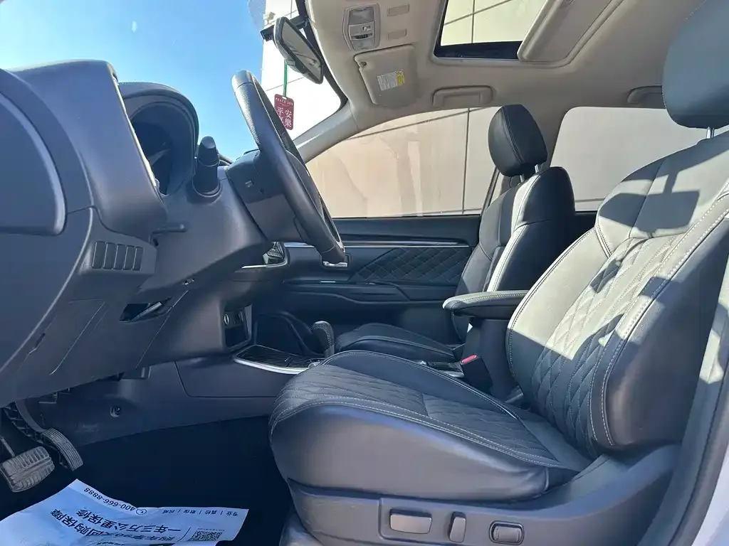 Mitsubishi Outlander 2022 из CN, фото 5