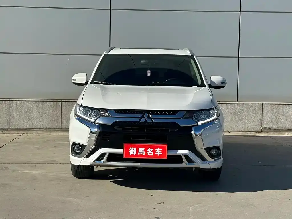 Mitsubishi Outlander 2022 из CN, фото 2