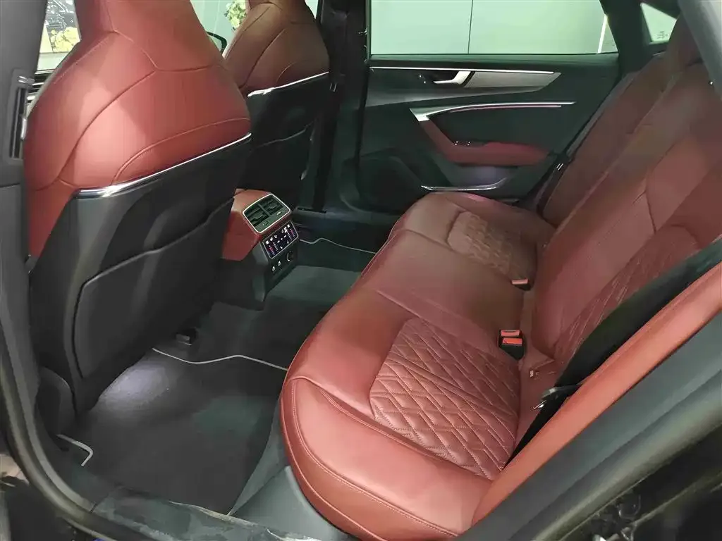 Audi A7L 2024 из CN, фото 2