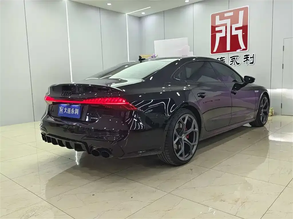 Audi A7L 2024 из CN, фото 4