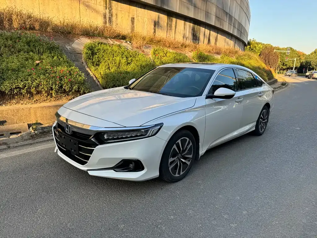 Honda Accord — фото 1