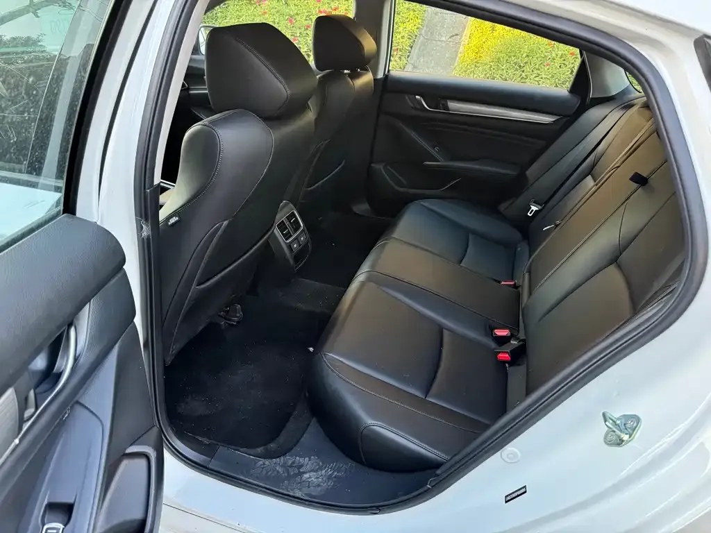 Honda Accord — фото 9