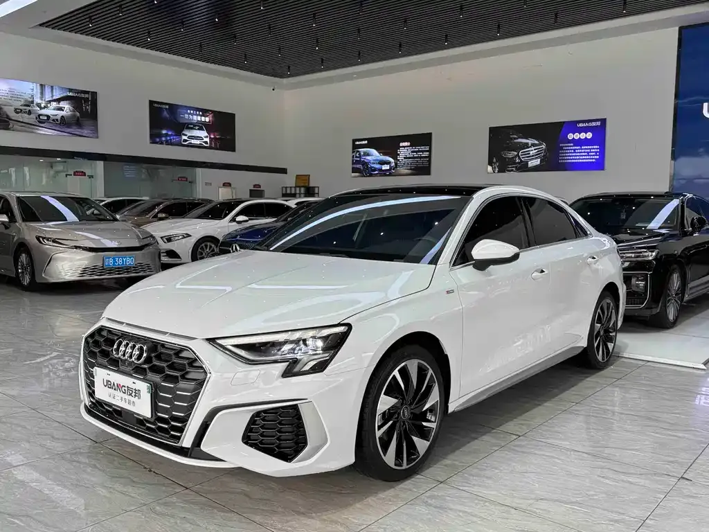 Audi A3 — фото 1