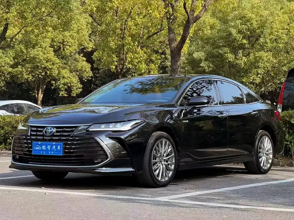 Toyota Avalon — фото 1