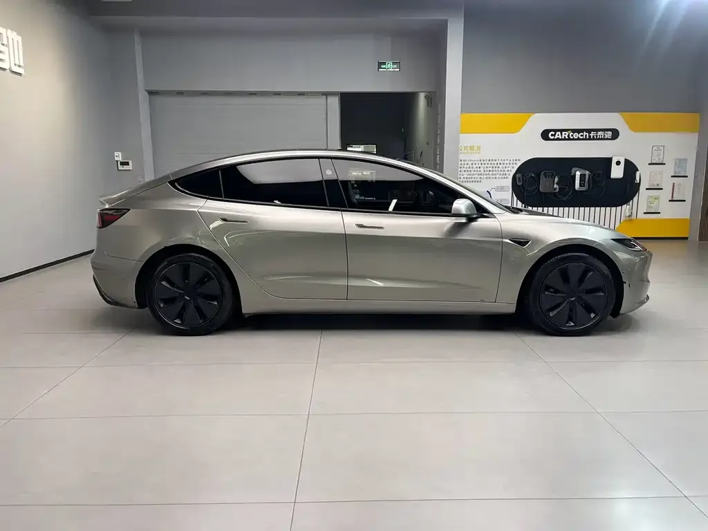 Tesla Model 3 2023 из CN, фото 4