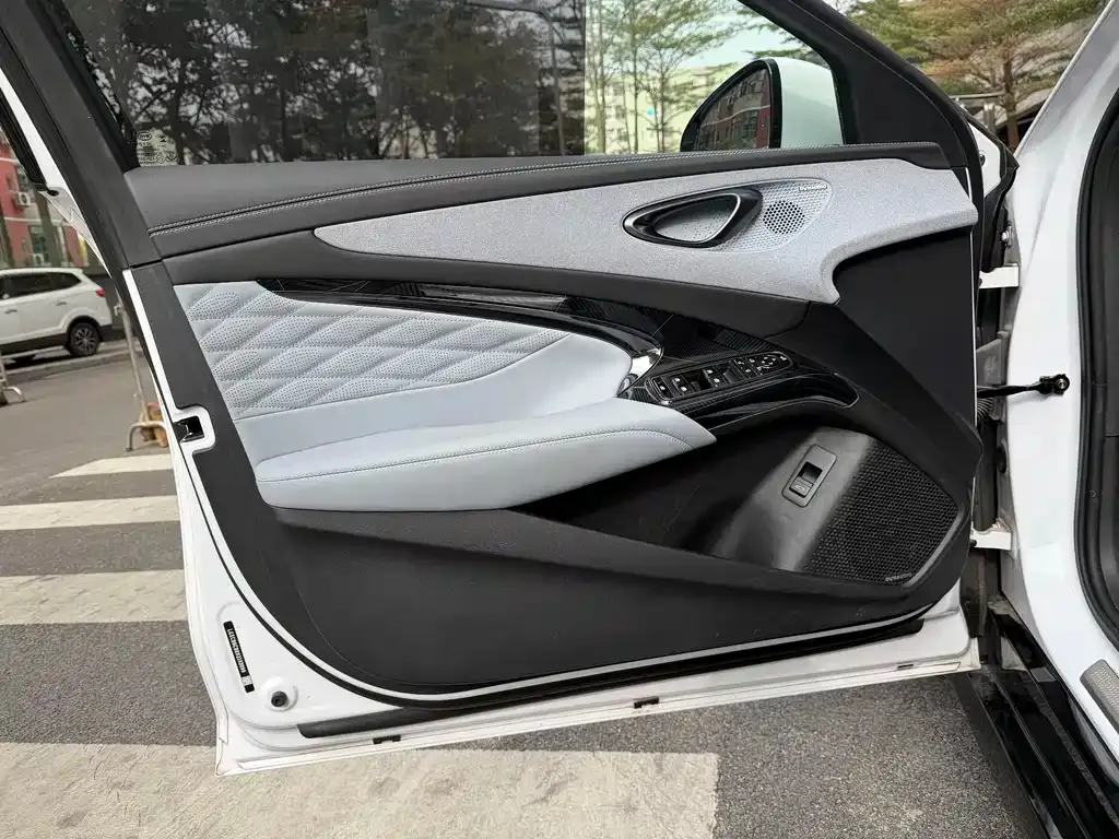 BYD Seal — фото 3