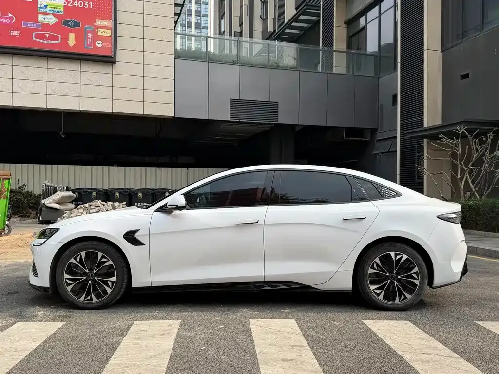 BYD Seal — фото 8