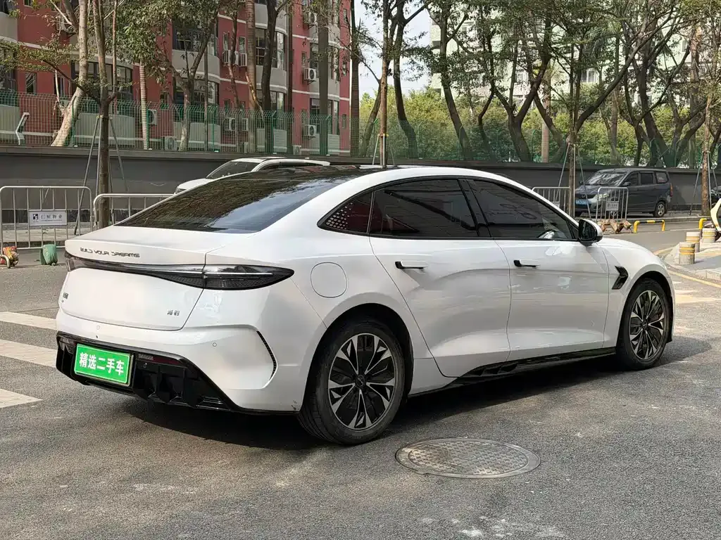 BYD Seal — фото 10