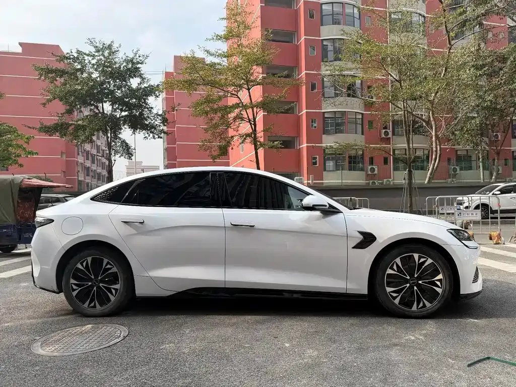 BYD Seal — фото 9