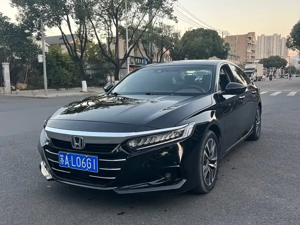Honda Accord — фото 1