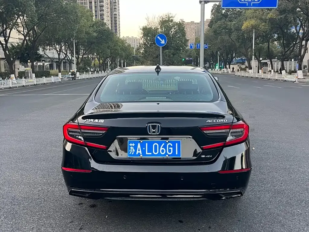 Honda Accord — фото 10