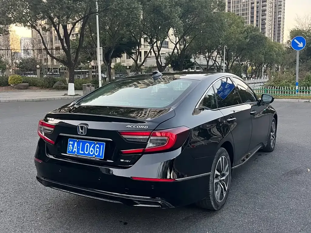 Honda Accord — фото 6