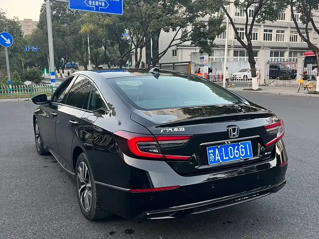 Honda Accord — фото 9