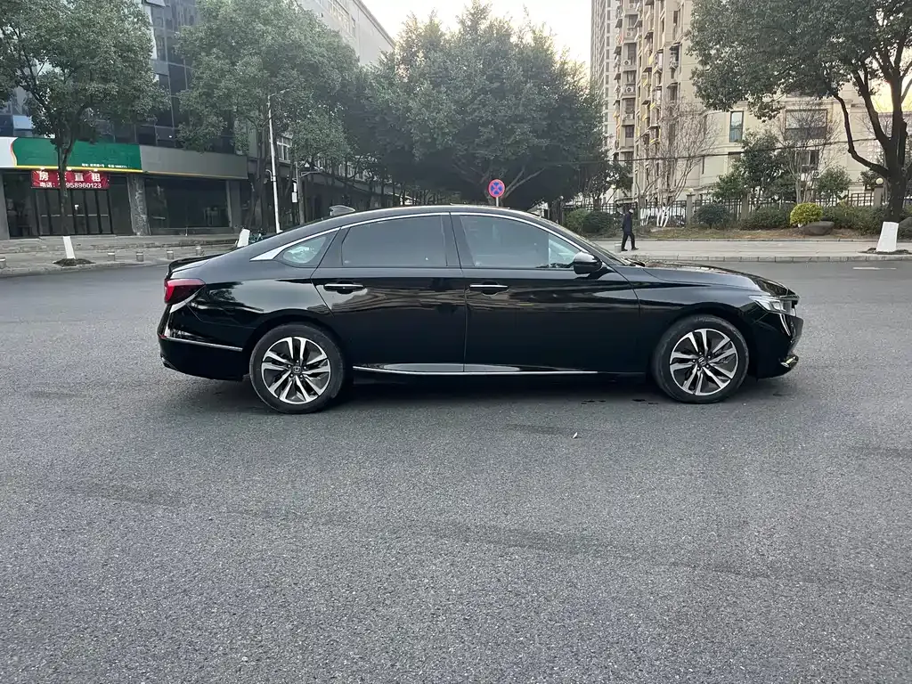 Honda Accord — фото 8