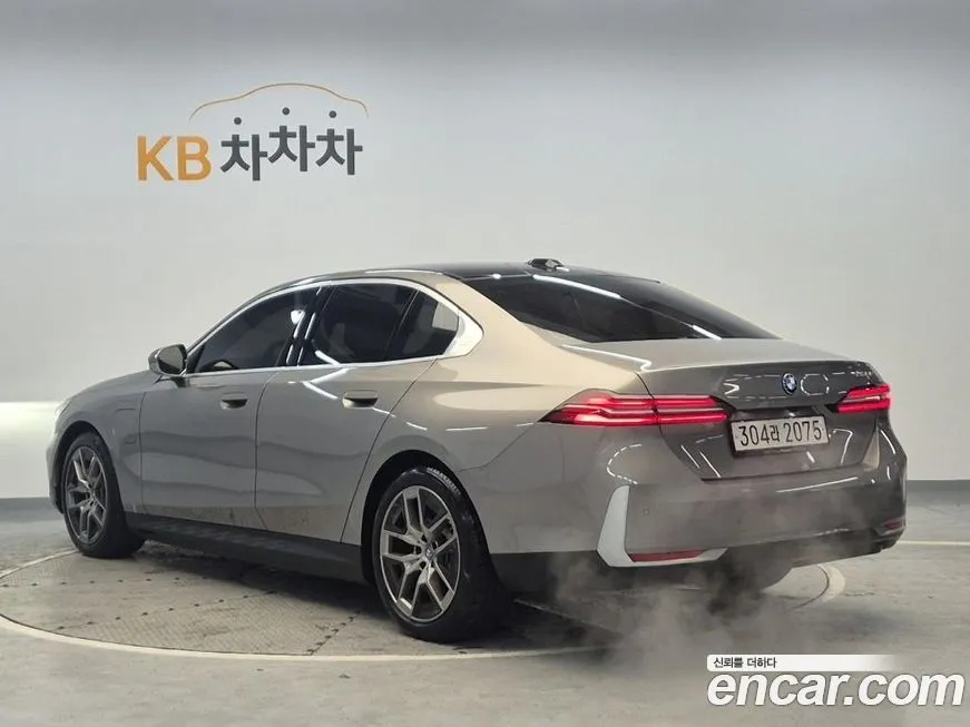 BMW 5-Series 2025 из KR, фото 2