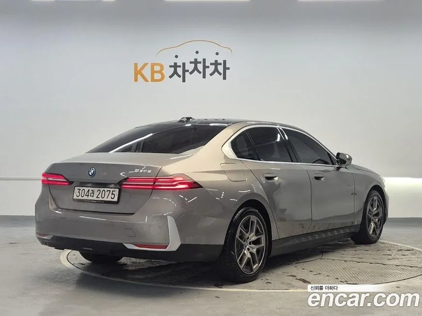 BMW 5-Series 2025 из KR, фото 4