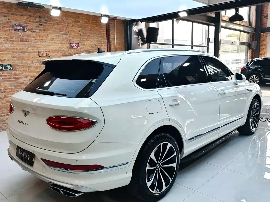 Bentley Bentayga 2024 из CN, фото 3