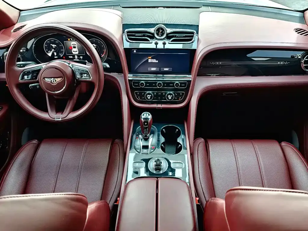 Bentley Bentayga 2024 из CN, фото 10