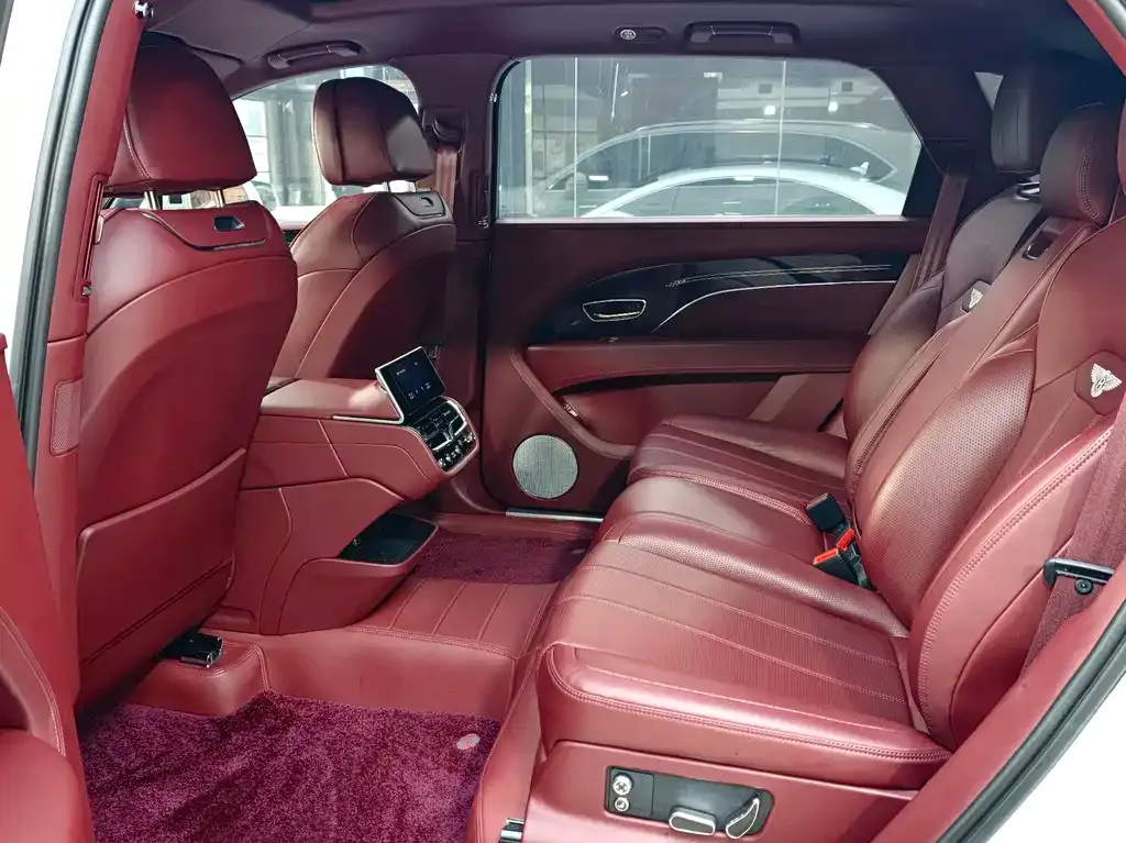 Bentley Bentayga 2024 из CN, фото 9