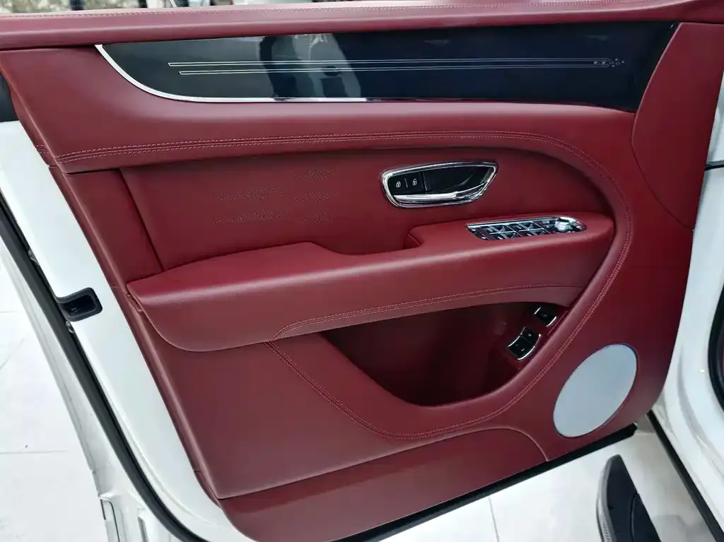 Bentley Bentayga 2024 из CN, фото 2