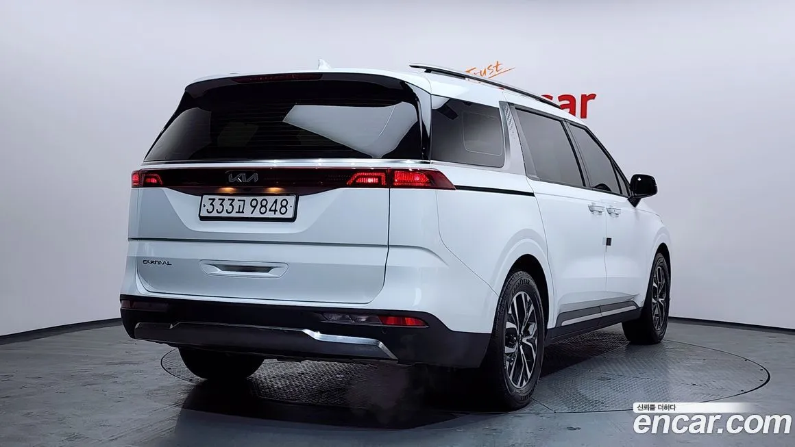 Kia Carnival — фото 10