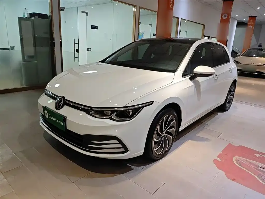 Volkswagen Golf 2024 из CN, фото 2