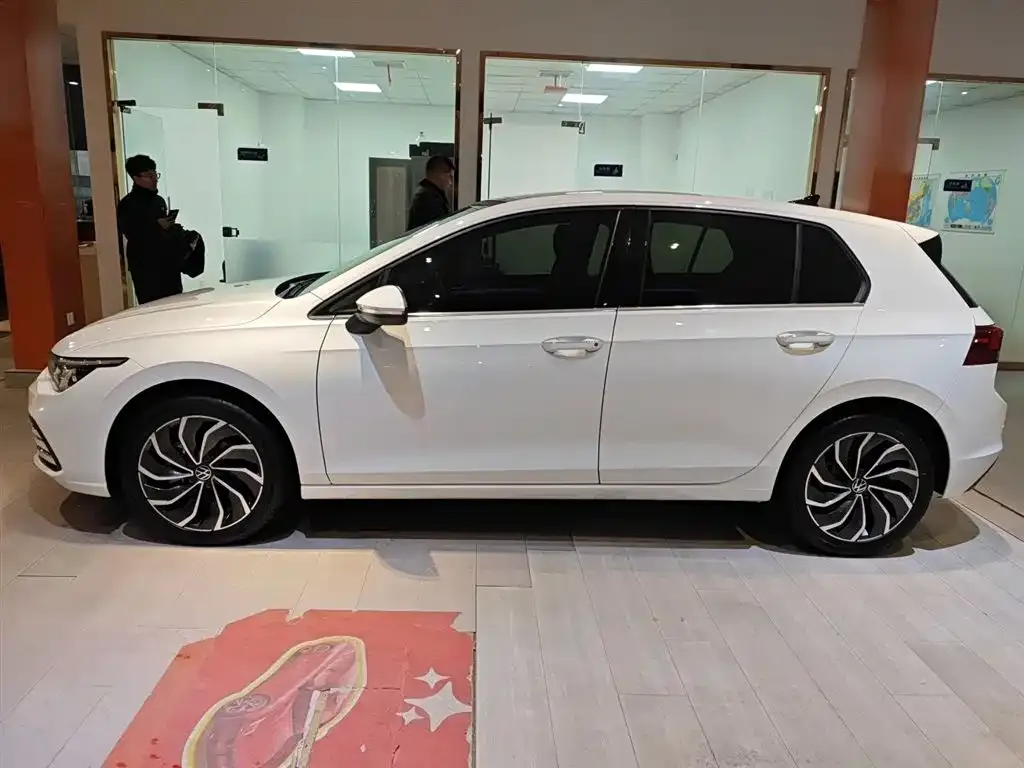 Volkswagen Golf 2024 из CN, фото 5