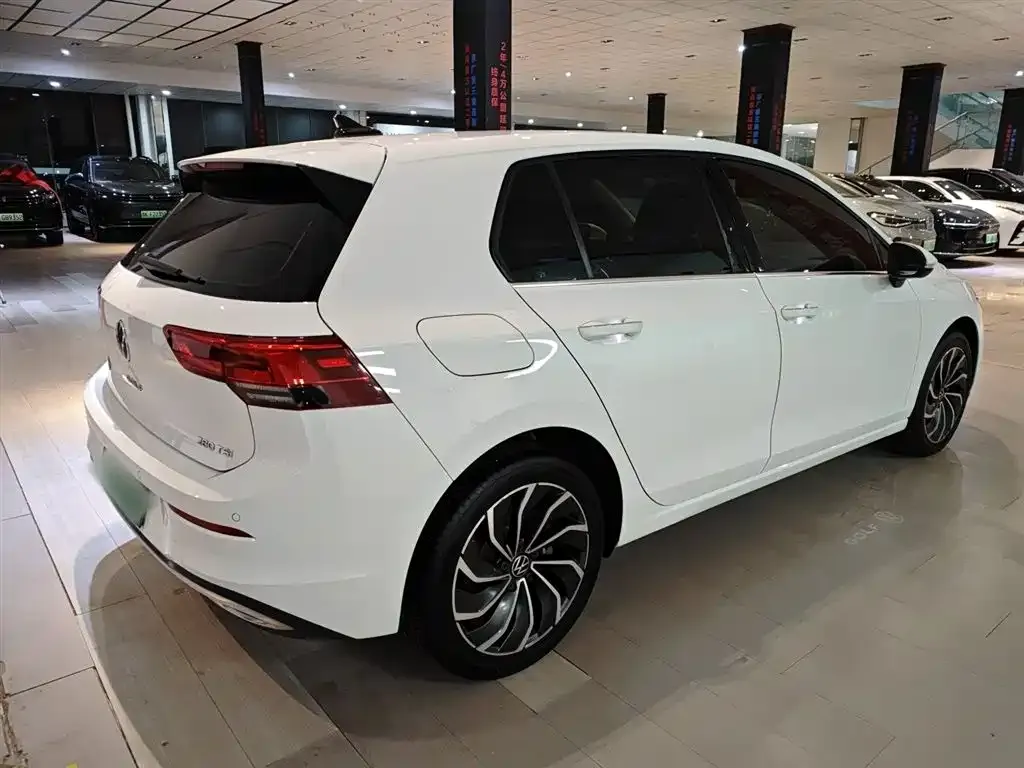 Volkswagen Golf 2024 из CN, фото 7
